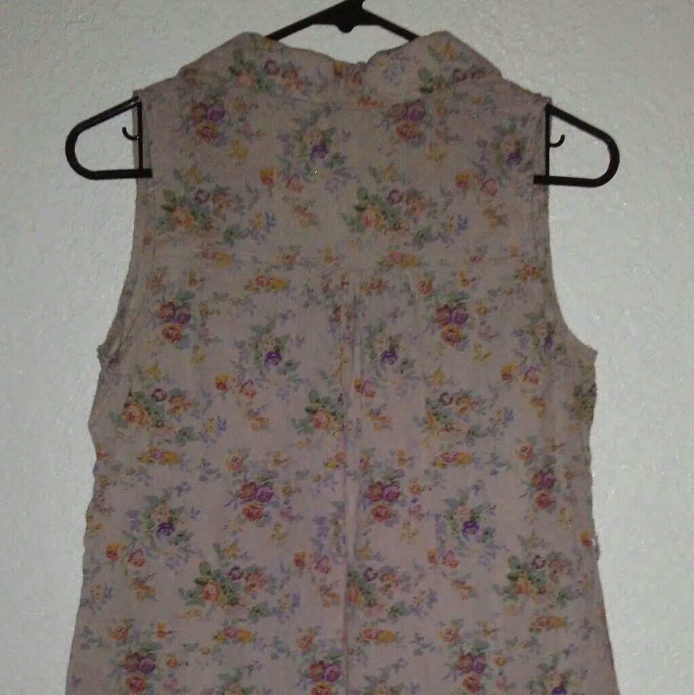 Cute blouse - Picture 3 of 3